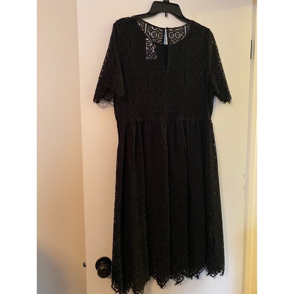 Lace A Line dress - Picture 2 of 3